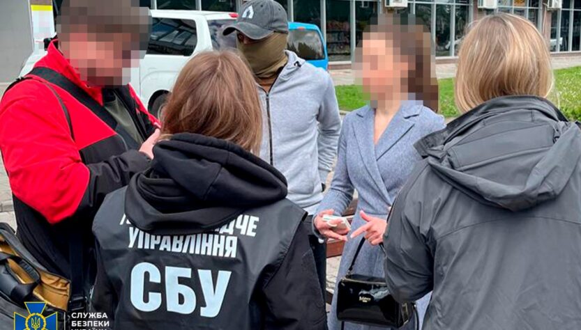 Новини України - У Сумах на вимаганні хабаря затримали посадовицю вишу