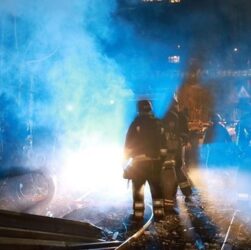 Новини України - У Запоріжжі 13 прильотів, під завалами люди