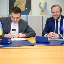 Новини України - Україна підписала першу міжнародну конвенцію про ШІ та права людини