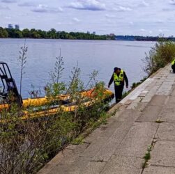 Новини Києва - В Києві жінка впала в Дніпро з Пішохідного мосту