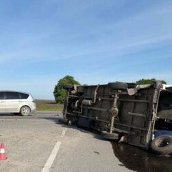 Новини України - В Тернопільській області перевернувся бус з пасажирами: вісім потерпілих