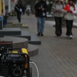 Новини України - Влітку можуть давати світло за графіками - як підготуватися до блекауту