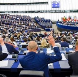 Новини світу - ЄП схвалив резолюцію про викрадених дітей України