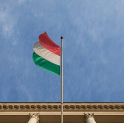 Новини світу - Євродепутати закликають ЄС заморозити усе фінансування Угорщини