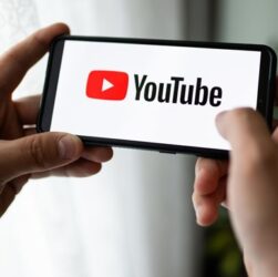 Новини України - YouTube заблокував канали Арестовича та інших підсанкційних осіб