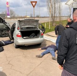 Новини України - Затримано 13 організаторів схем для ухилянтів