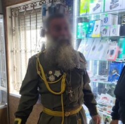 Новини України - Затримано священника УПЦ МП, що вбрався в радянську форму