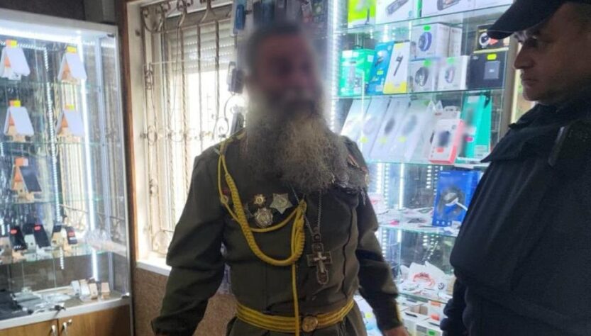Новини України - Затримано священника УПЦ МП, що вбрався в радянську форму