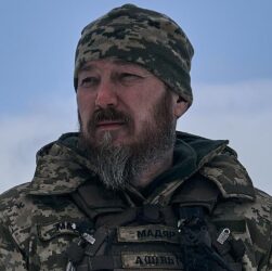 Новини України - Зеленський присвоїв командиру підрозділу Птахи Мадяра звання Герой України