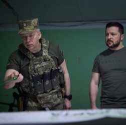 Новини України - Зеленський заслухав доповідь Сирського