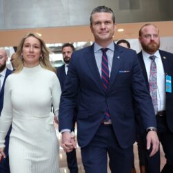 Новини світу - ЗМІ дізналися нові скандальні деталі про главу Пентагону