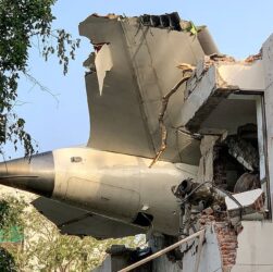 Новини світу - Авіакатастрофа в Індії. Літак впав на будинки