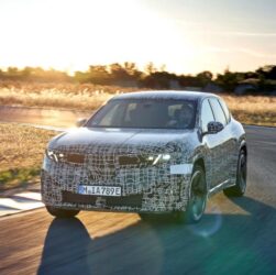 Авто новини - BMW представила прототип електромобілю, який сам вмикає поворотники