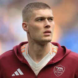 Новини спорту - Чим Довбик гірший: колишній захисник Роми висловився щодо нападок на гравця