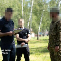 Новини України - Чотирьох військових затримали за непокору - ДБР