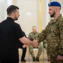 Володимир Зеленський відзначив нагородами українських воїнів