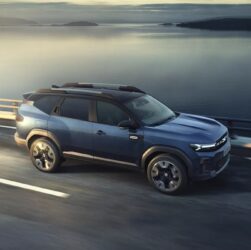 Авто новини - Dacia представила кросовер із запасом ходу 1450 км