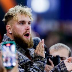 Новини спорту - Джейк Пол оригінально розпорядився гонораром за бій із легендою