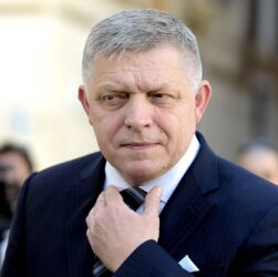 Новини світу - Фіцо пригрозив заблокувати європейські санкції проти РФ