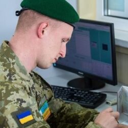 Новини України - Із ламінованим свідоцтвом про народження за кордон випускають - ДПСУ