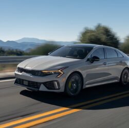 Авто новини - Kia відкликає тисячі K5 через програмне забезпечення з "корейською логікою"