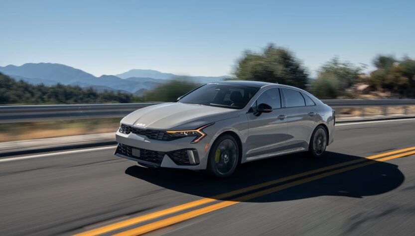 Авто новини - Kia відкликає тисячі K5 через програмне забезпечення з "корейською логікою"