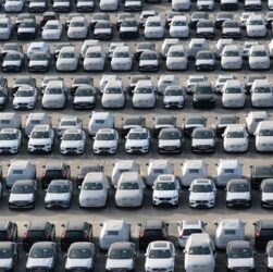 Авто новини - Китайські автодилери просять виробників знизити поставки