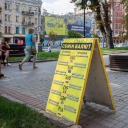 Новини бізнесу - Курс долара в Україні впав до мінімуму з квітня