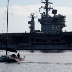 Новини світу - Літаки та есмінці. США готуються воювати з Іраном