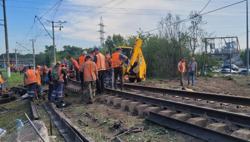 Новини Києва - Метро та УЗ відновлюють колії після атаки, змінено маршрути