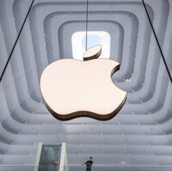Новини бізнесу - На Apple подали до суду її акціонери
