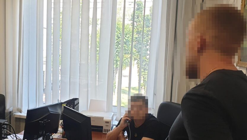 Новини України - На Дніпропетровщині правоохоронець за гроші видаляв дані про ухилянтів