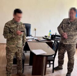 Новини України - На Прикарпатті викрито чиновника ТЦК, що знімав з обліку мобілізованих