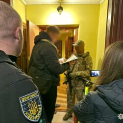 Новини України - На Вінниччині шахрай викрав майже мільйон гривень у матері загиблого воїна