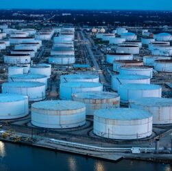 Новини бізнесу - Нафтові резерви США впали до річного мінімуму