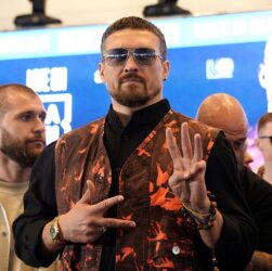 Новини спорту - Підготовка до реваншу: Усик показав спаринг з ексчемпіоном Амосовим