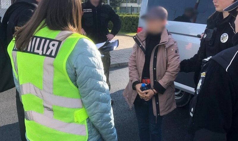 Новини України - Підозрювану у незаконному переправлення мігрантів екстрадували з Німеччини