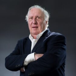 Новини культури - Помер автор Дня Шакала Фредерік Форсайт