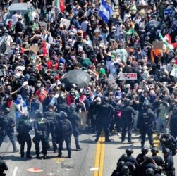 Новини світу - Протести в Лос-Анджелесі: пожежу гасять бензином