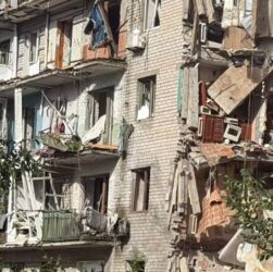 Новини України - Росіяни атакували п'ятиповерхівку у Лимані