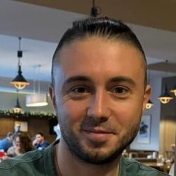 Новини Києва - Російська ракета рознесла житло відомому співаку