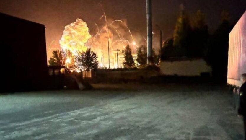 Новини світу - Російські пабліки повідомляють про вибухи в районі аеропорту на Брянщині