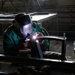 Новини світу - Російські заводи масово залучають робітників з Азії