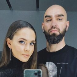 Новини культури - Саніна відповіла на звинувачення, що чоловік живе за кордоном