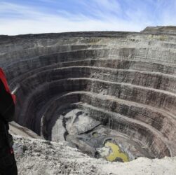 Новини бізнесу - Санкції змусять Росію купувати алмази у самої себе