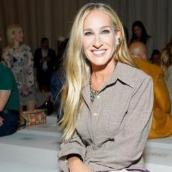 Новини культури - Сара Джессіка Паркер пояснила, чому з’явилася з мемуарами Навального