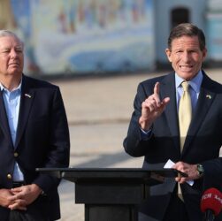 Новини світу - Сенатори США вимагають негайно посилити санкції проти Росії