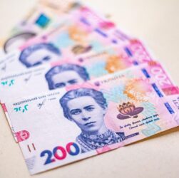 Без категорії - Середня зарплата зросла на чверть