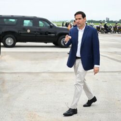 Новини світу - Скандал із привітанням. США та День Росії