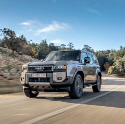 Авто новини - Toyota Land Cruiser Prado отримав дві нові версії